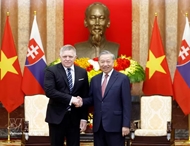 Top leader hosts Slovak Prime Minister